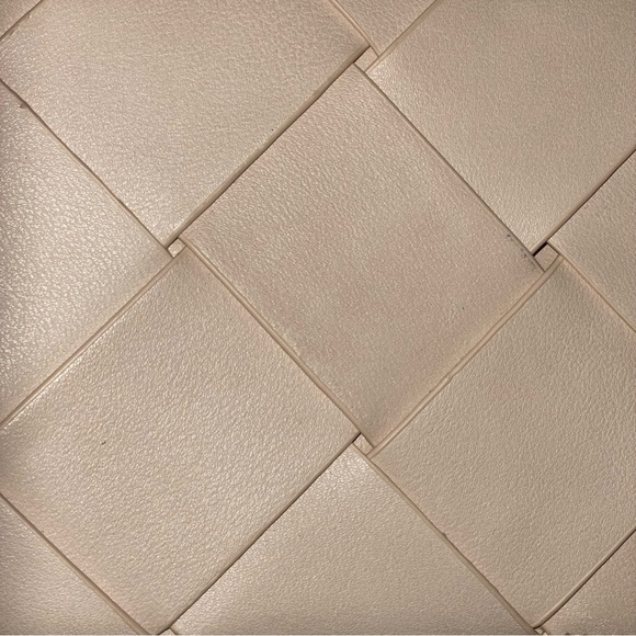 Lulu’s Cute and Casual Light Nude Woven Handbag - Picture 3 of 9